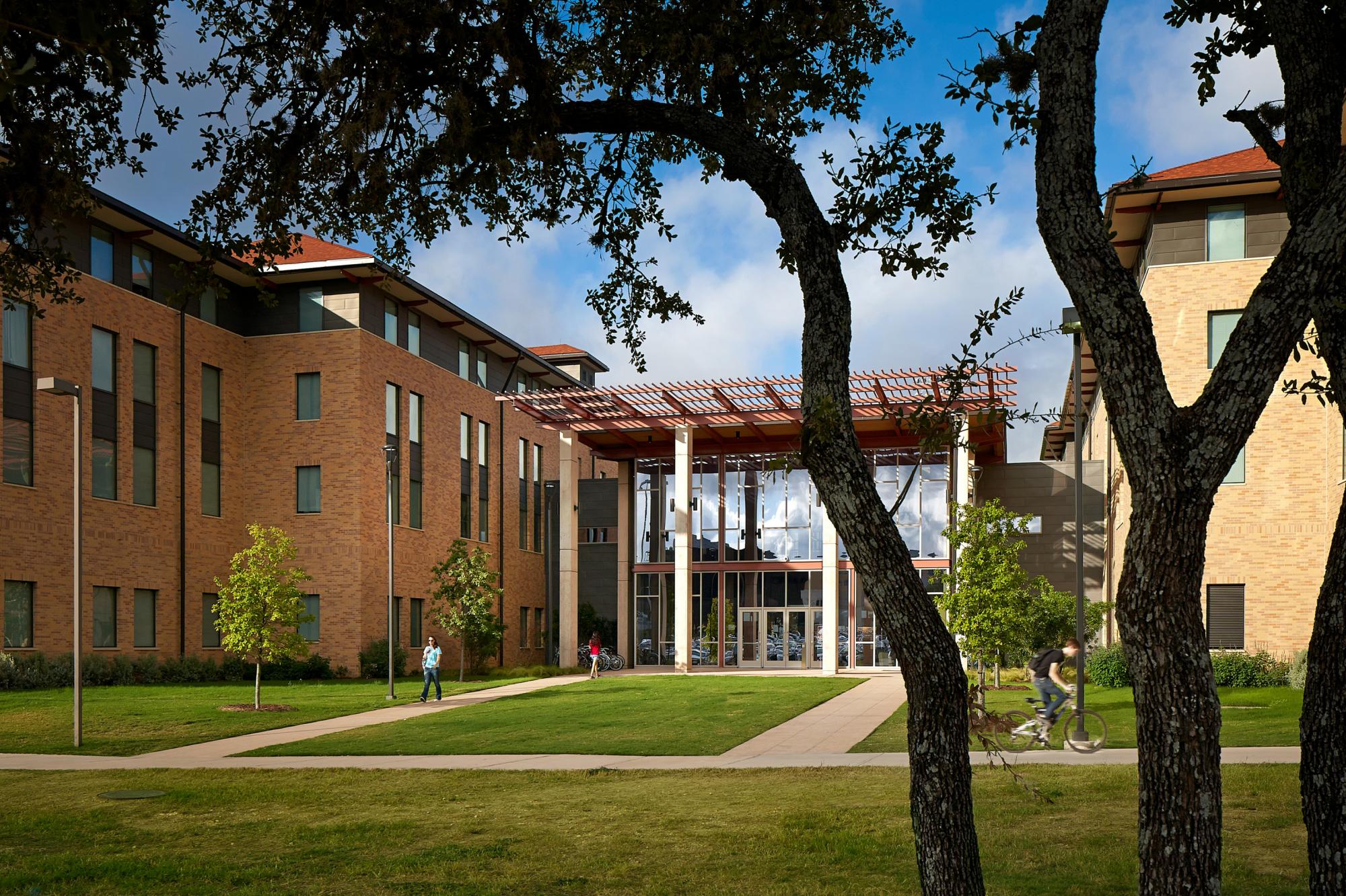 UTSA Alvarez Residence Hall | Lake Flato